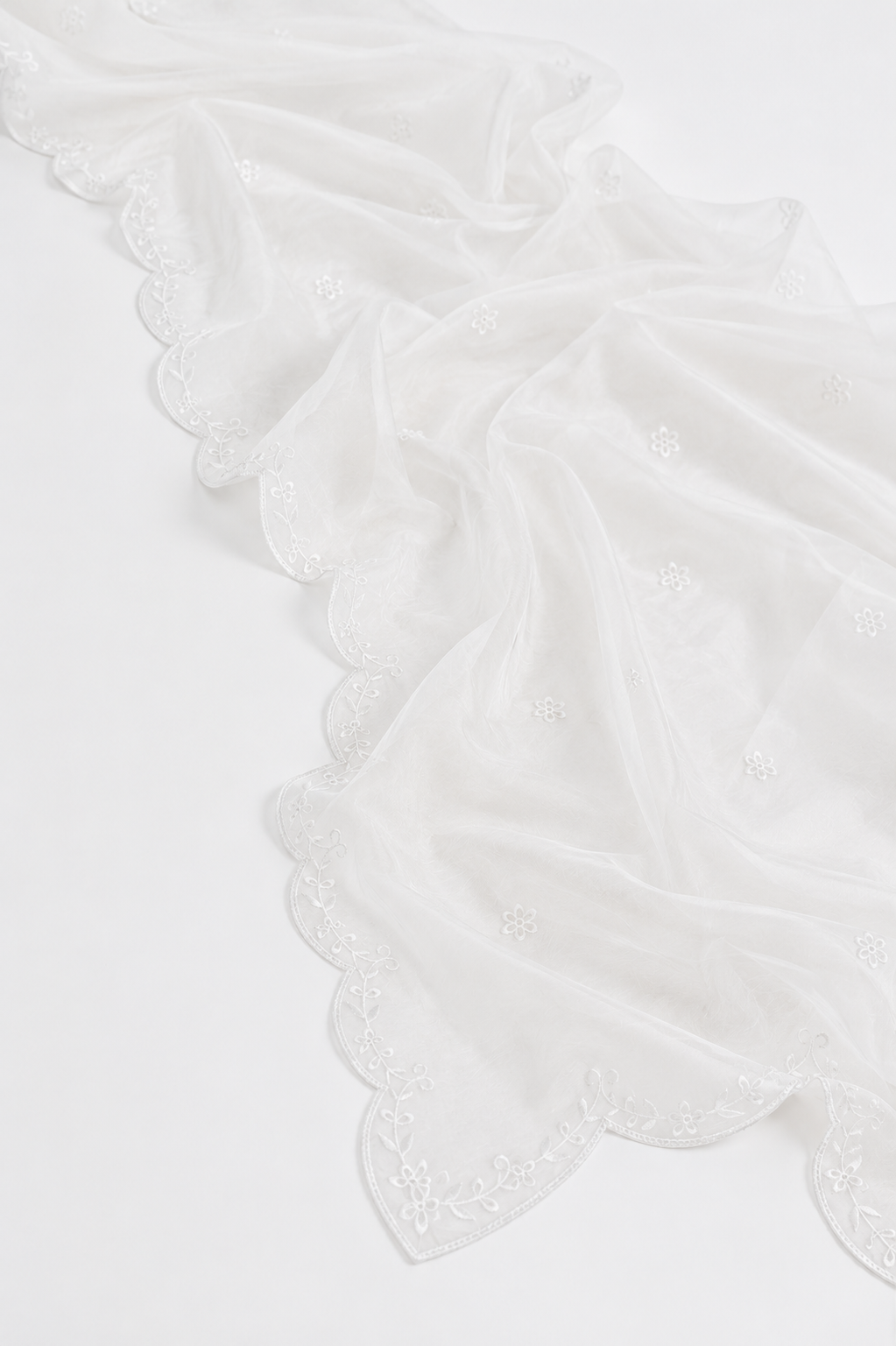 Luxury White Embroidered Organza Dupatta – Scalloped Floral Border